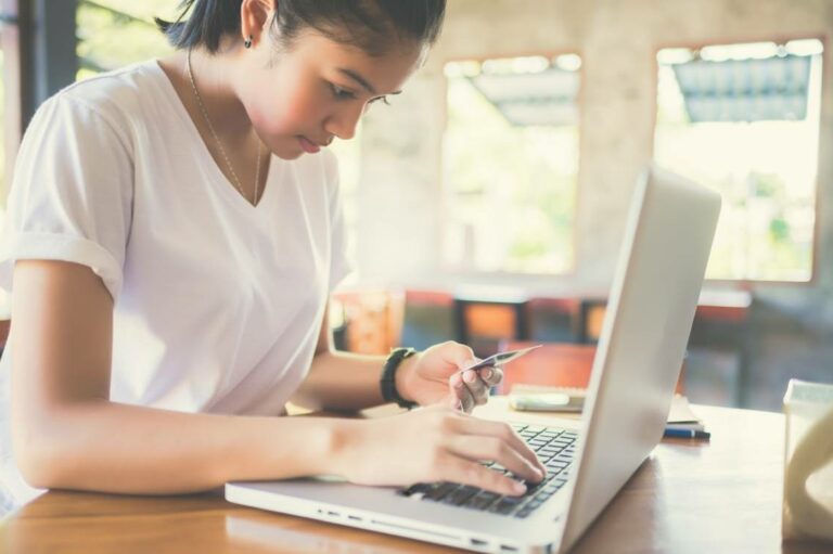 6 steps to design and print a custom business card